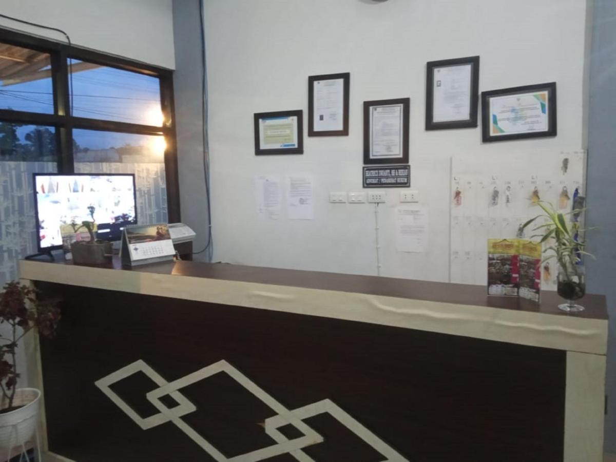 Oyo 3373 Favour Hotel Pagaralam Екстер'єр фото