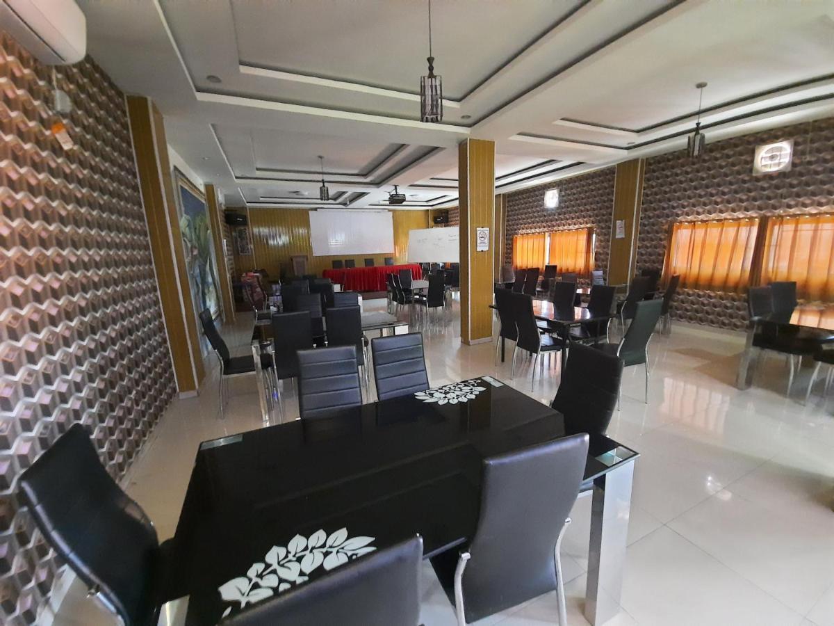 Oyo 3373 Favour Hotel Pagaralam Екстер'єр фото
