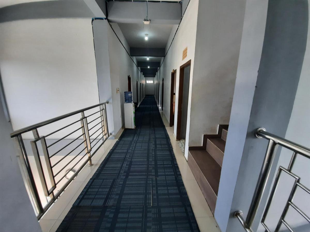 Oyo 3373 Favour Hotel Pagaralam Екстер'єр фото