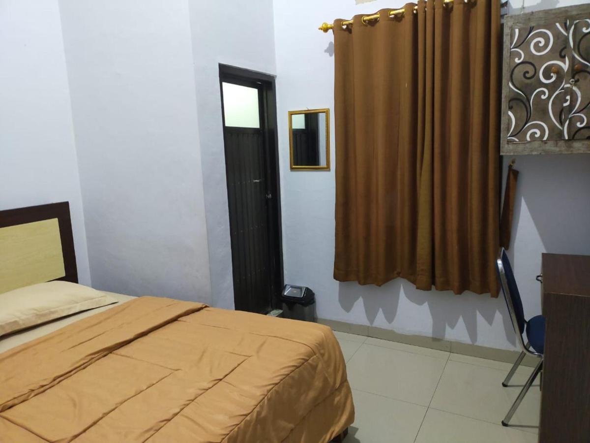 Oyo 3373 Favour Hotel Pagaralam Екстер'єр фото
